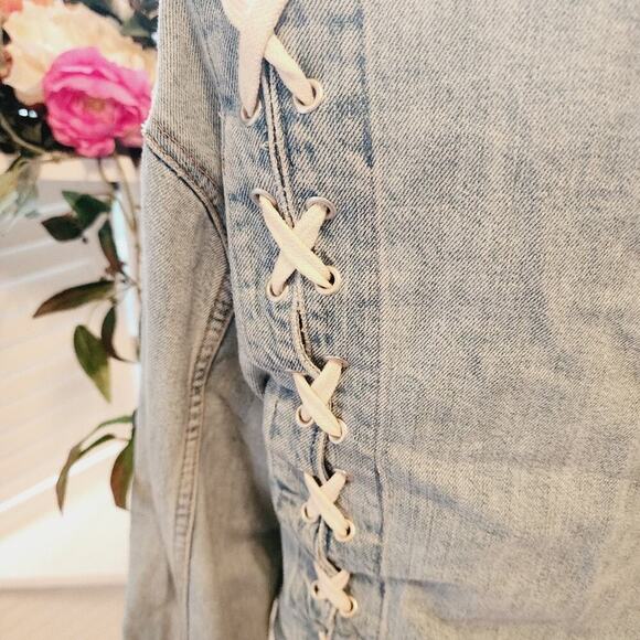 ZARA WOMEN DISTRESSED LIGHT WASH JEAN JACKET WITH SHOE LACE BACK SIZE SMALL - Picture 5 of 8
